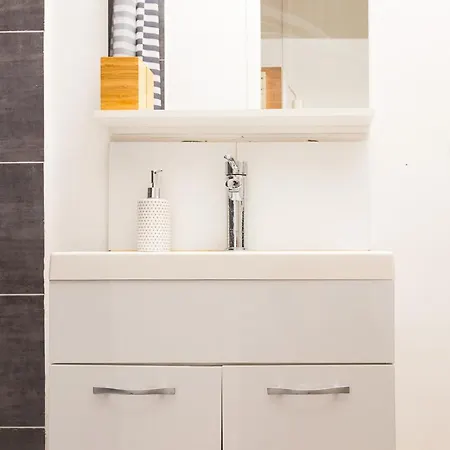 Apartment Budget Studio Near Paris *