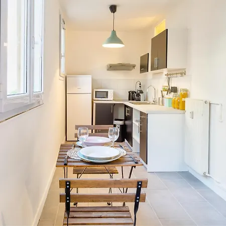 Budget Studio Near Paris Apartment *